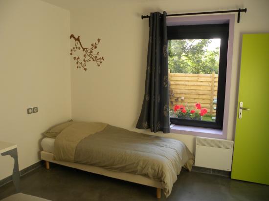chambre du bas avec vue sur terrasse